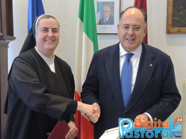 2. Firma Accordo Antonianum-Sapienza, i due Rettori, prof. Eugenio Gaudio e Mary Melone